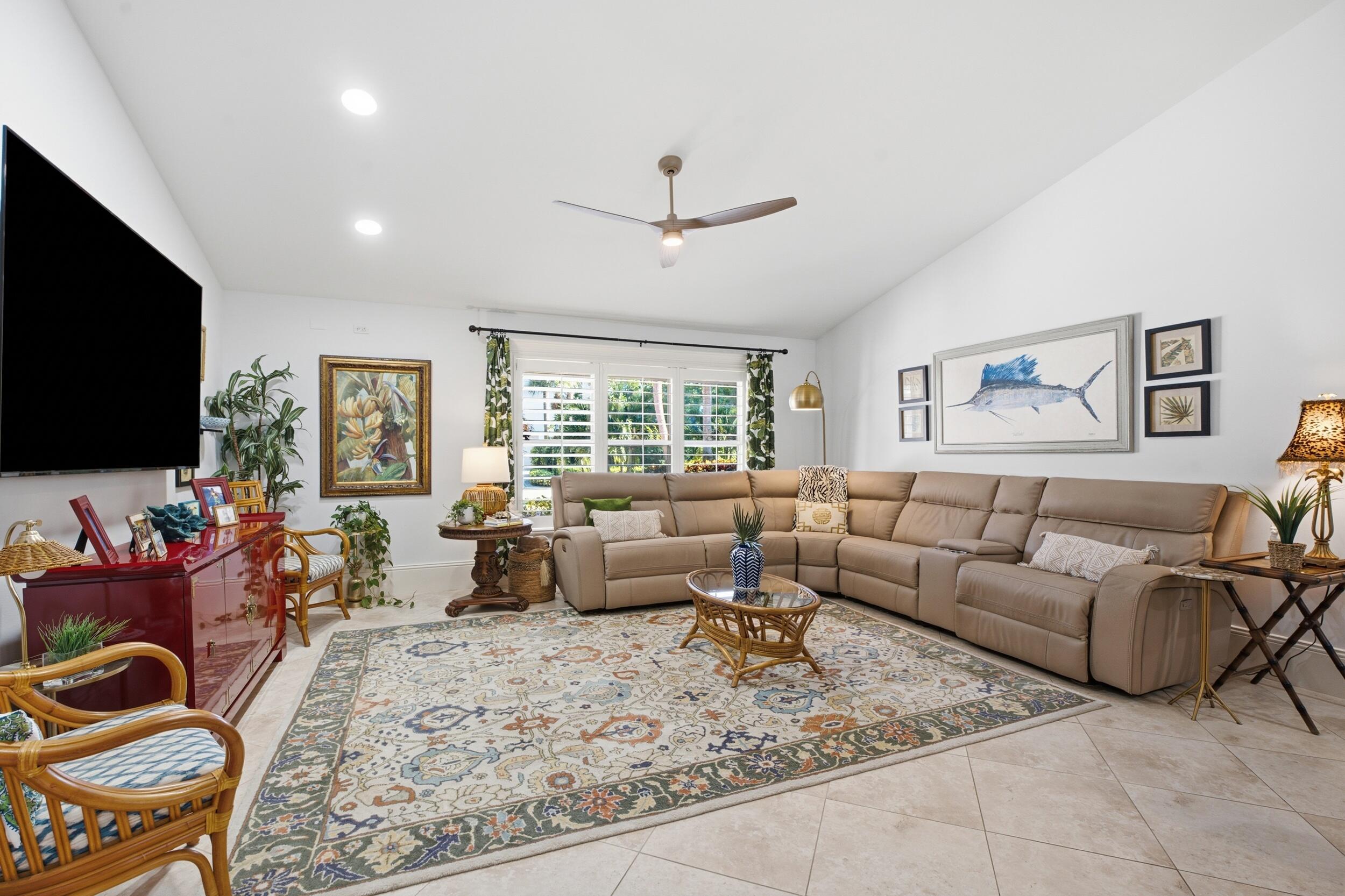100 HILLCREST Drive