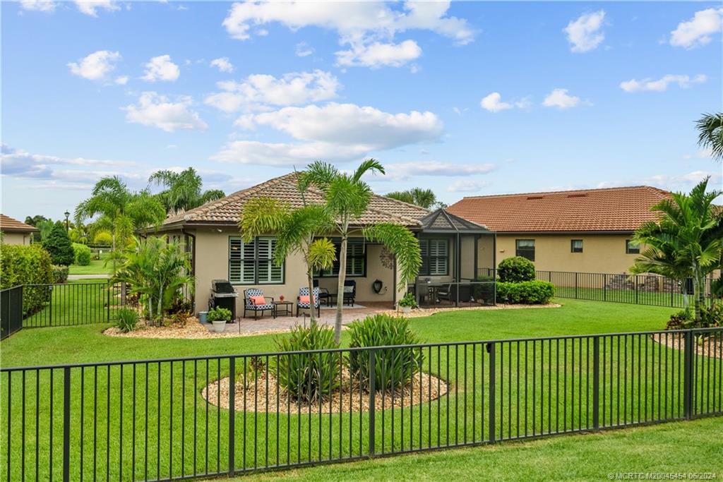 453 SE Bancroft Ct
