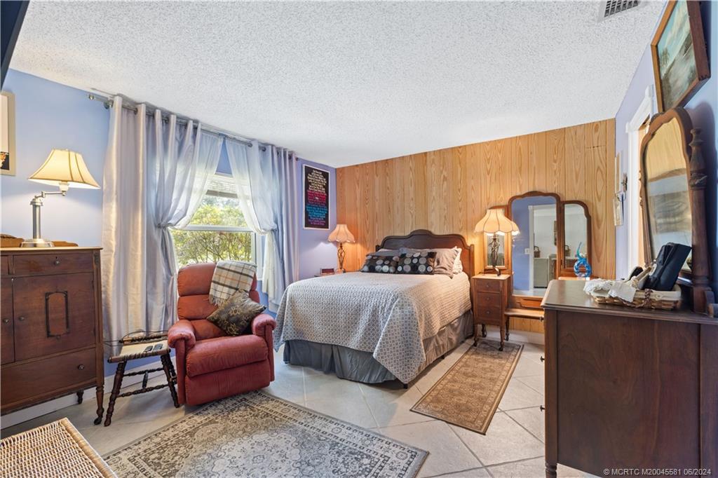 952 SW 37th Terrace