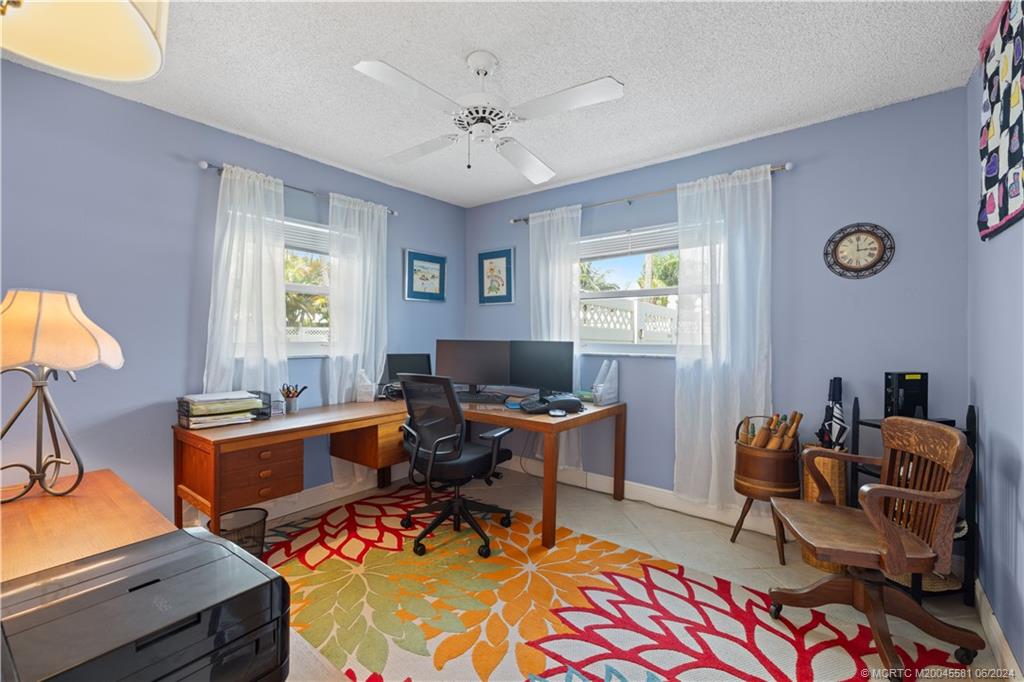 952 SW 37th Terrace