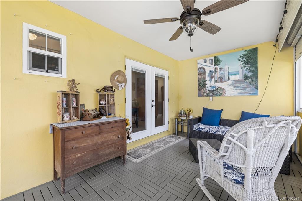 952 SW 37th Terrace