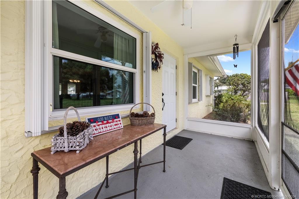 952 SW 37th Terrace