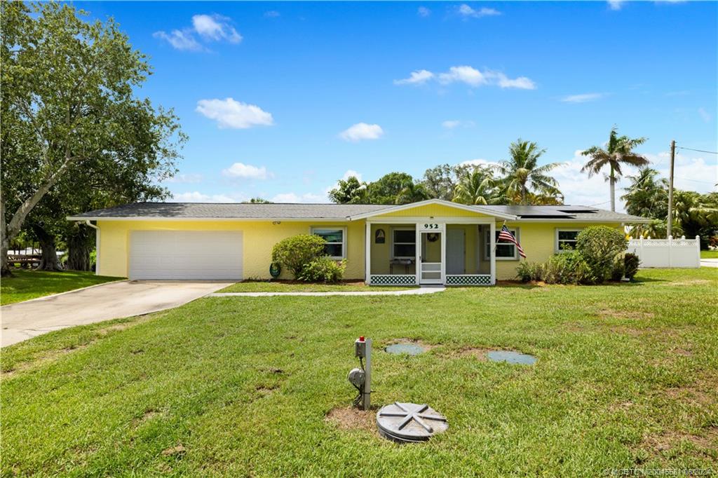 952 SW 37th Terrace