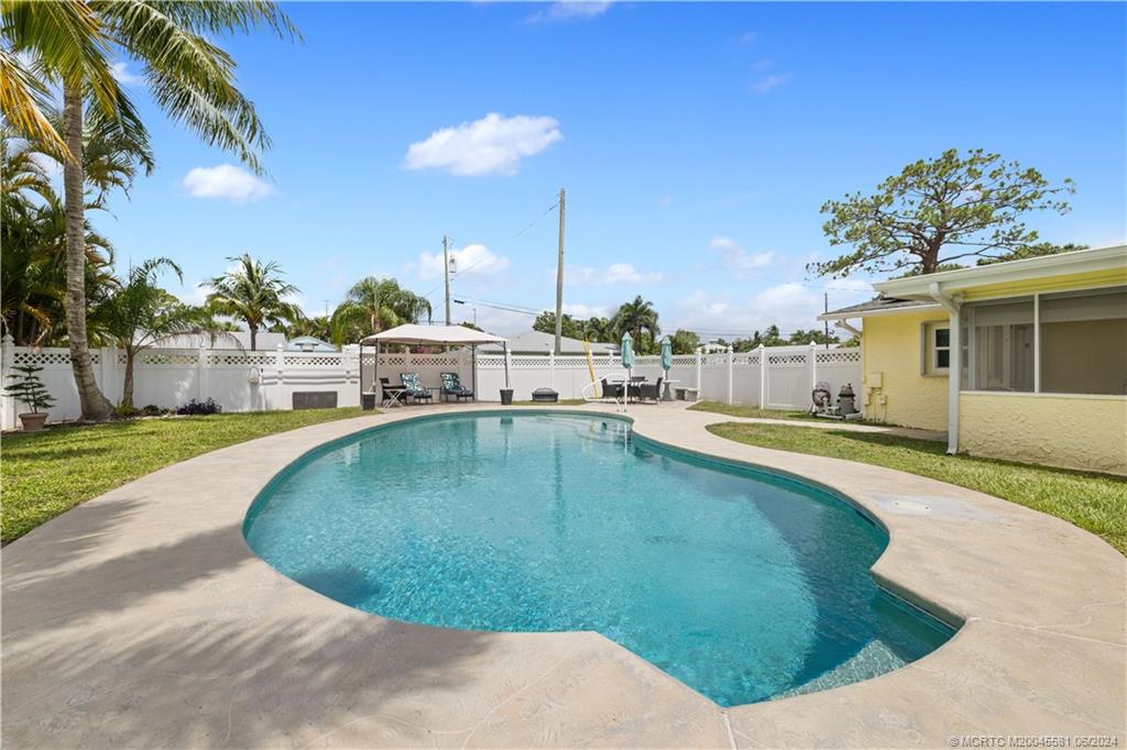 952 SW 37th Terrace