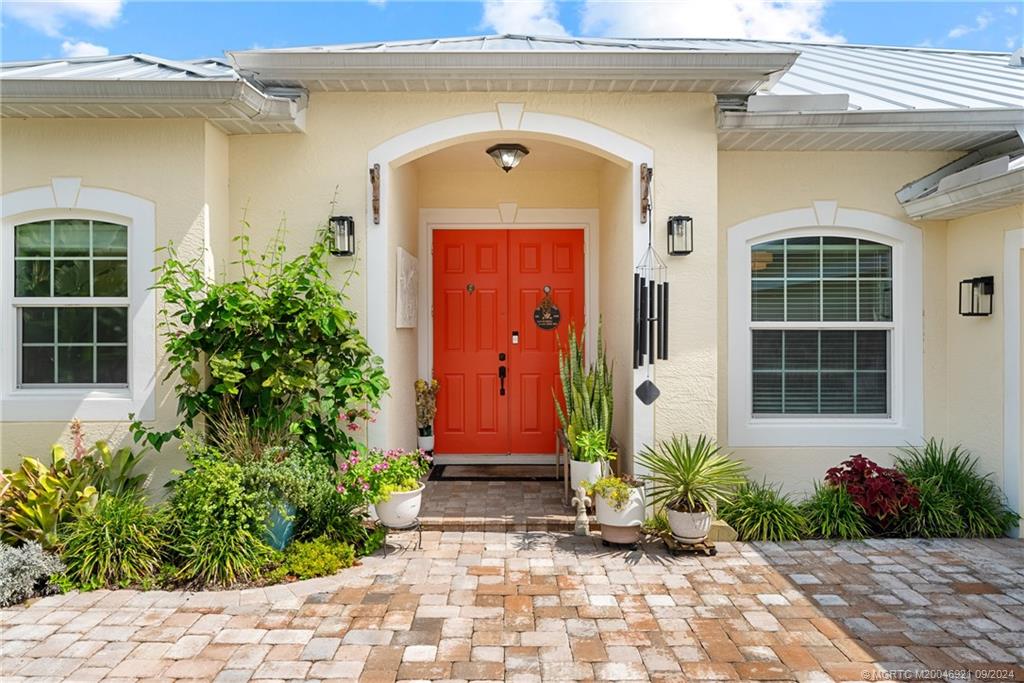 453 NW Sunflower Place