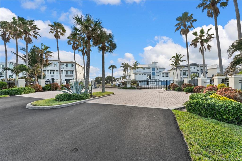 7671 Pelican Pointe Drive