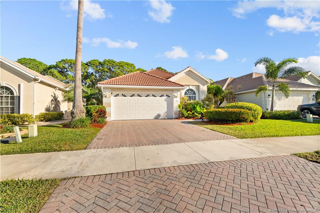 906 Munjack Circle