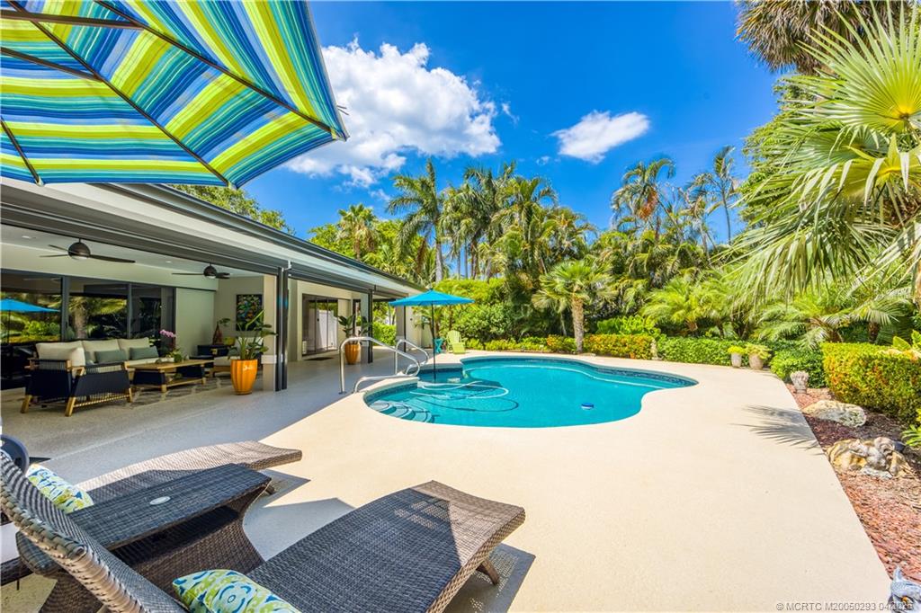 121 Hillcrest Drive