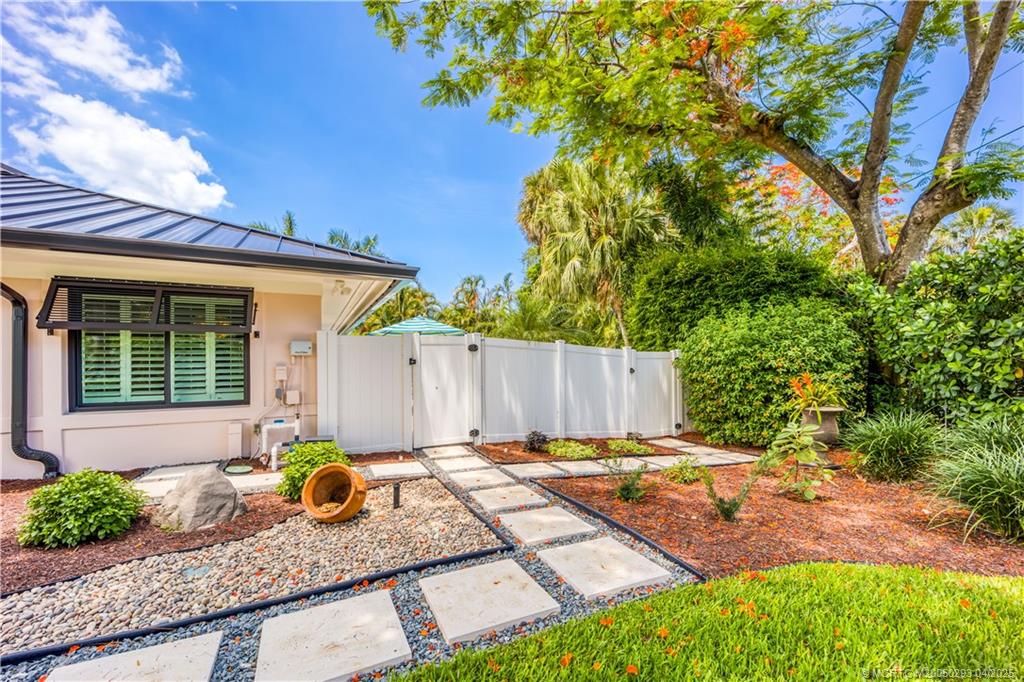 121 Hillcrest Drive