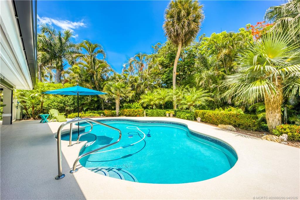 121 Hillcrest Drive