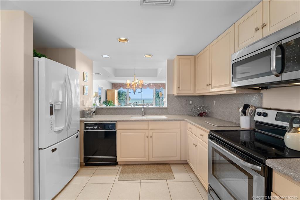 579 NE Plantation Road N202
