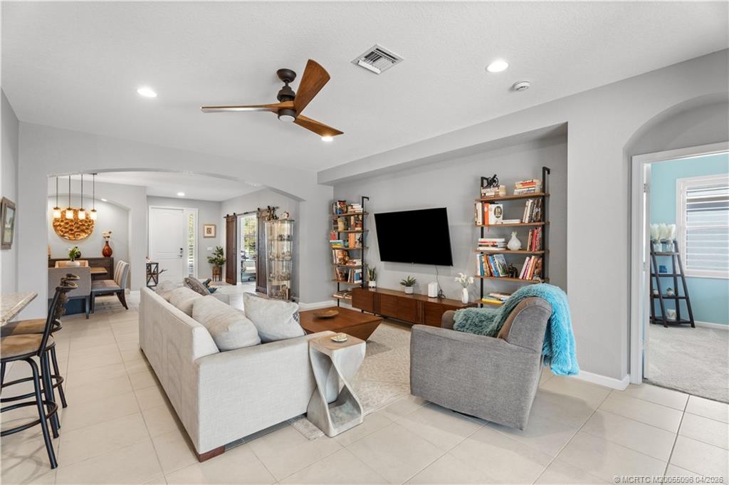 445 NW Sunflower Place