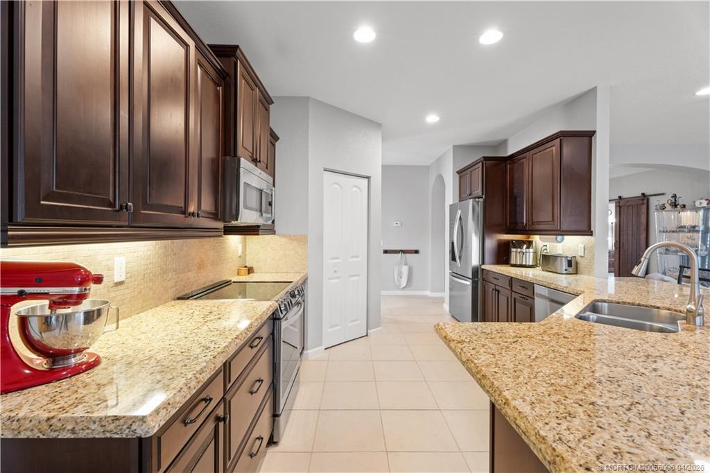 445 NW Sunflower Place