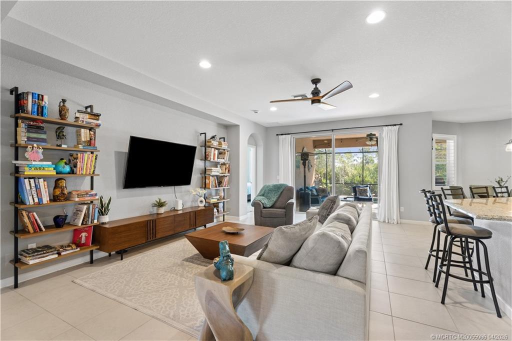 445 NW Sunflower Place