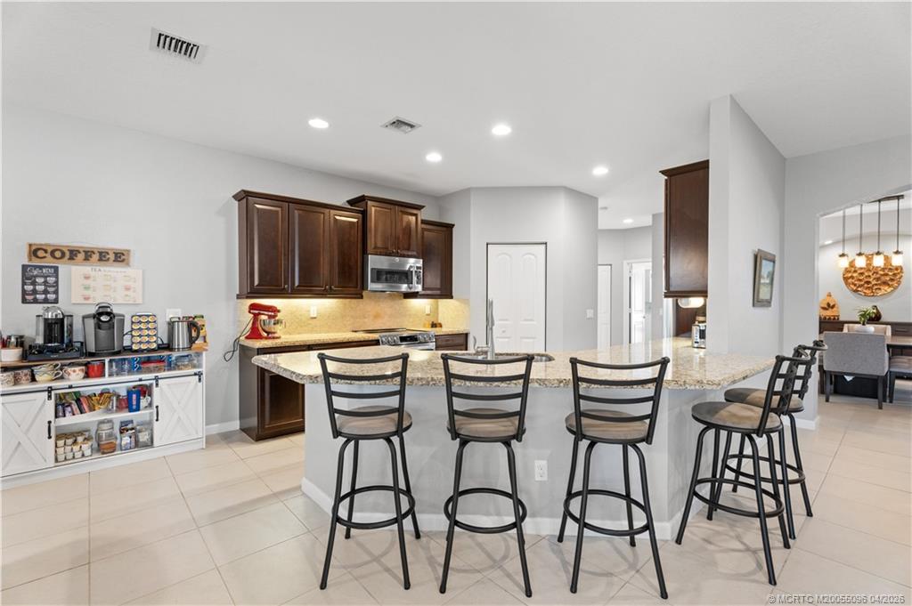 445 NW Sunflower Place