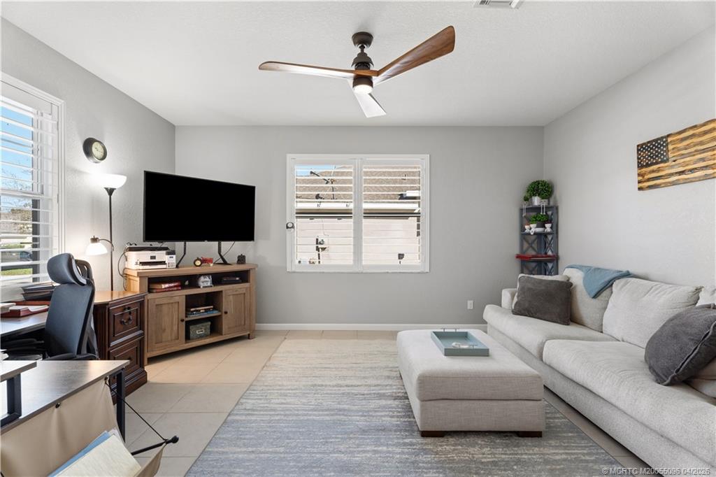 445 NW Sunflower Place