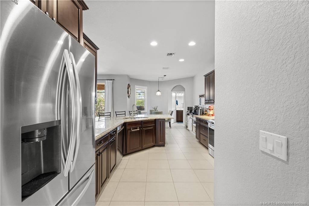 445 NW Sunflower Place