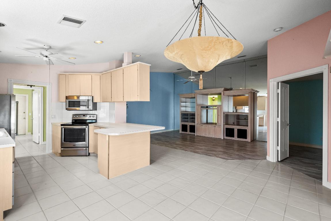 1599 SW Springfield Court