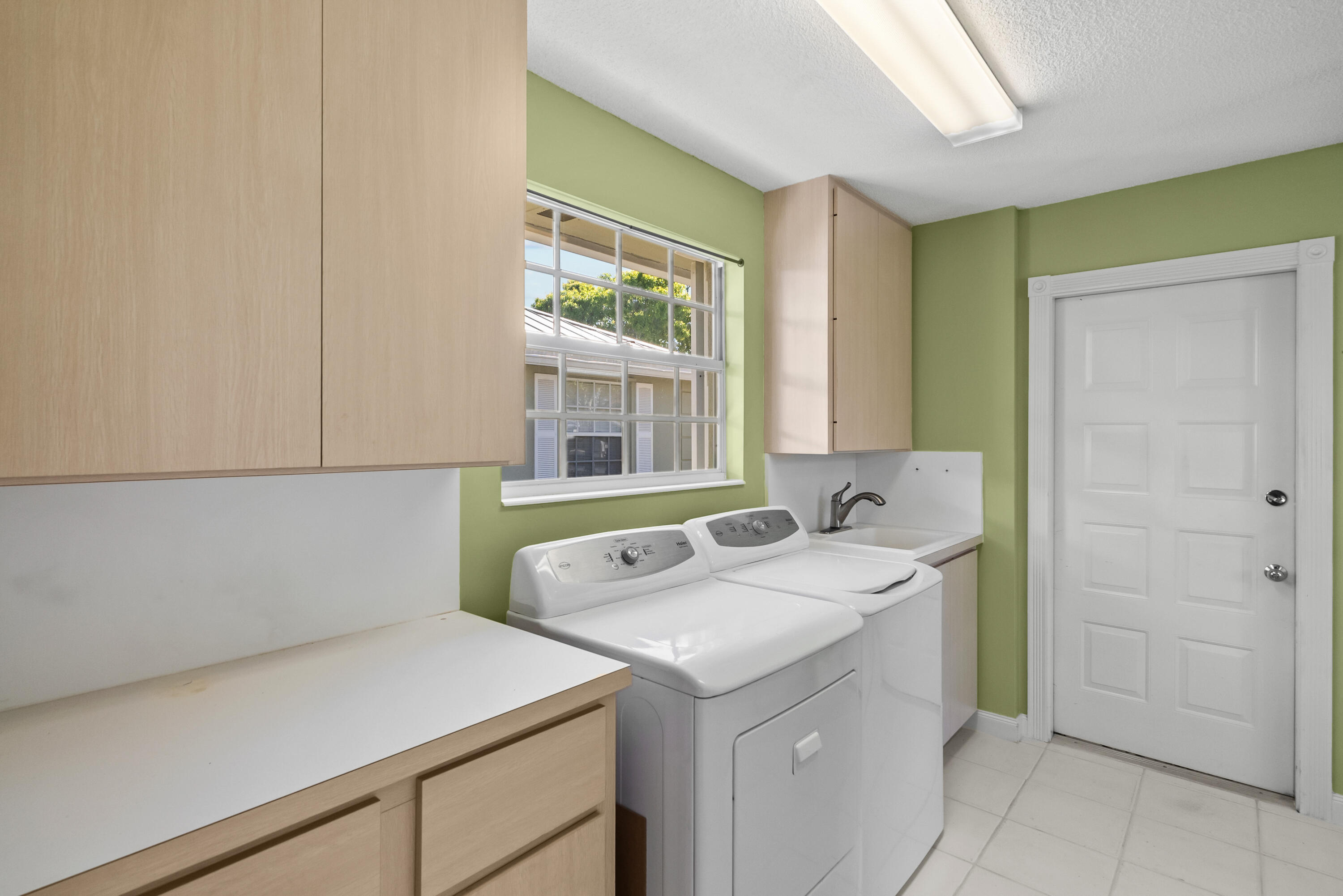 1599 SW Springfield Court