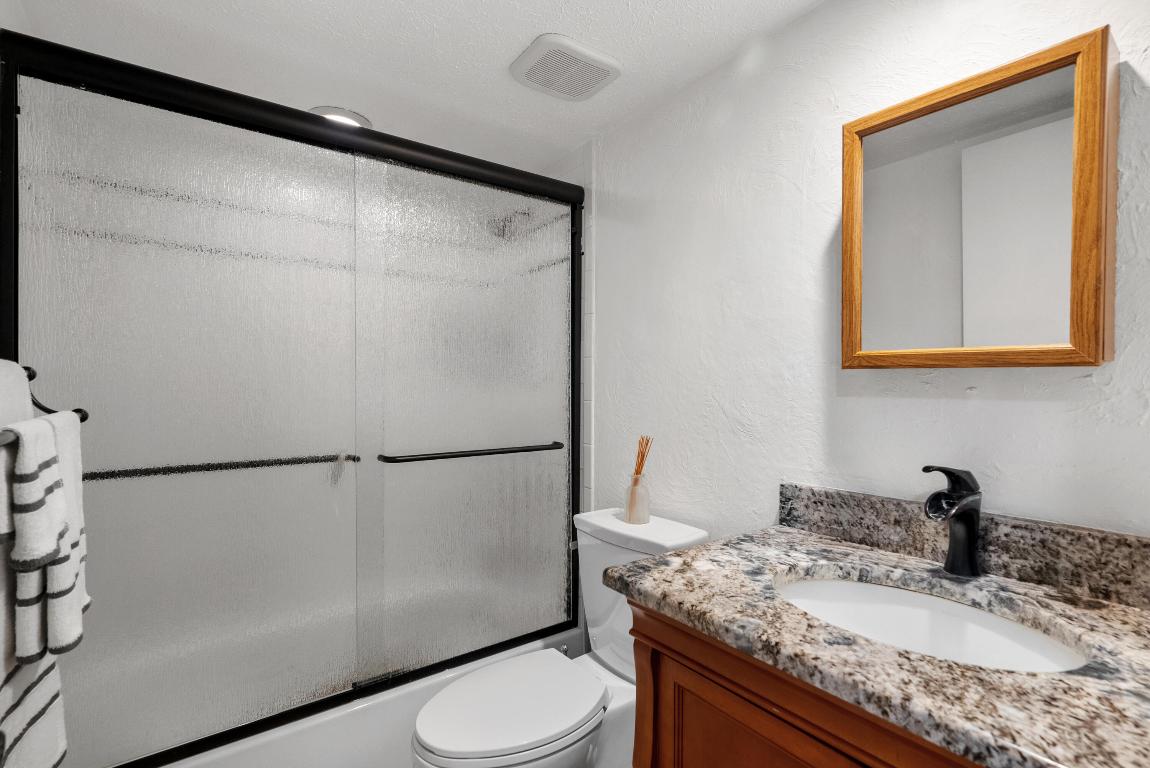 5200 SE Schooner Oaks Way