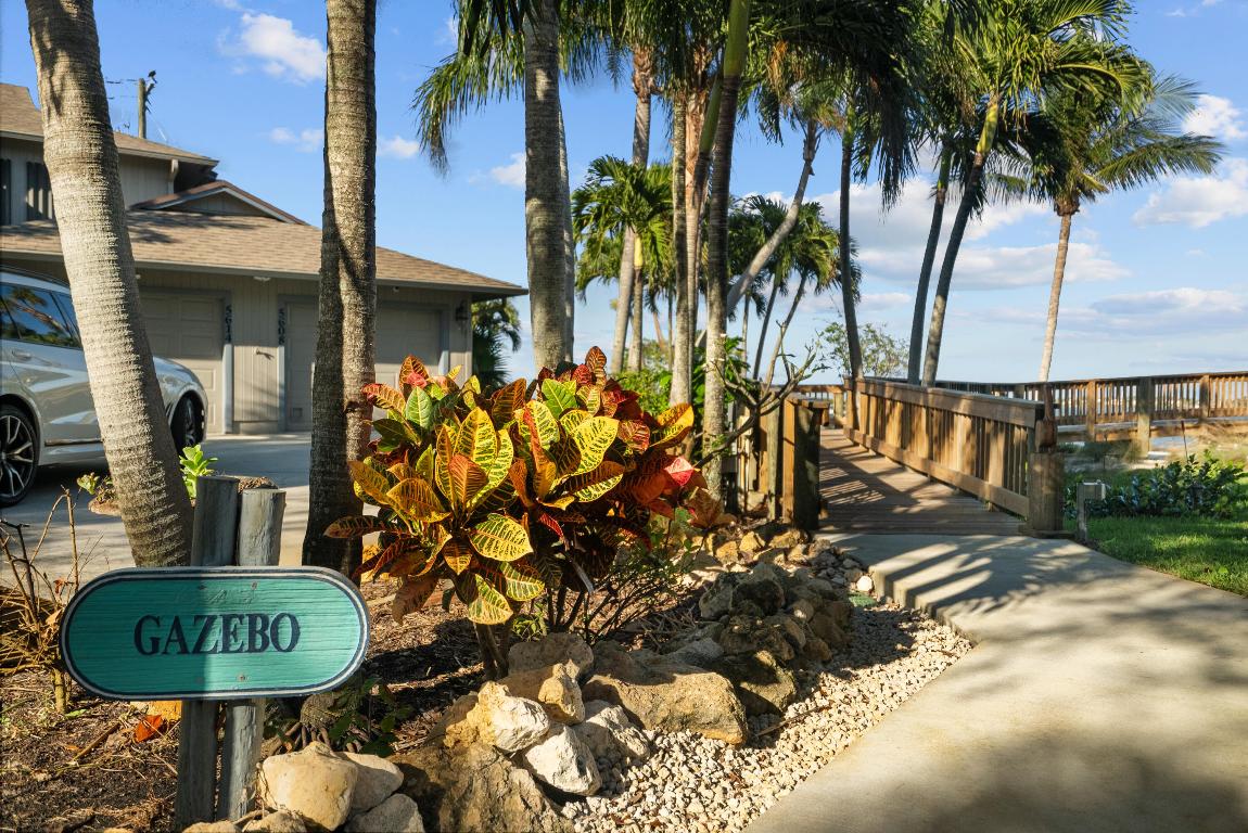 5200 SE Schooner Oaks Way