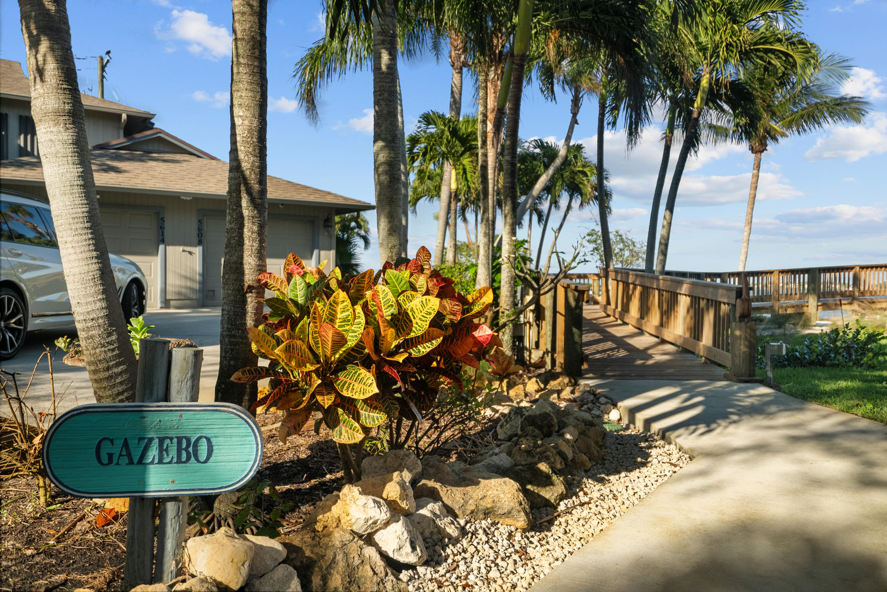 5200 SE Schooner Oaks Way