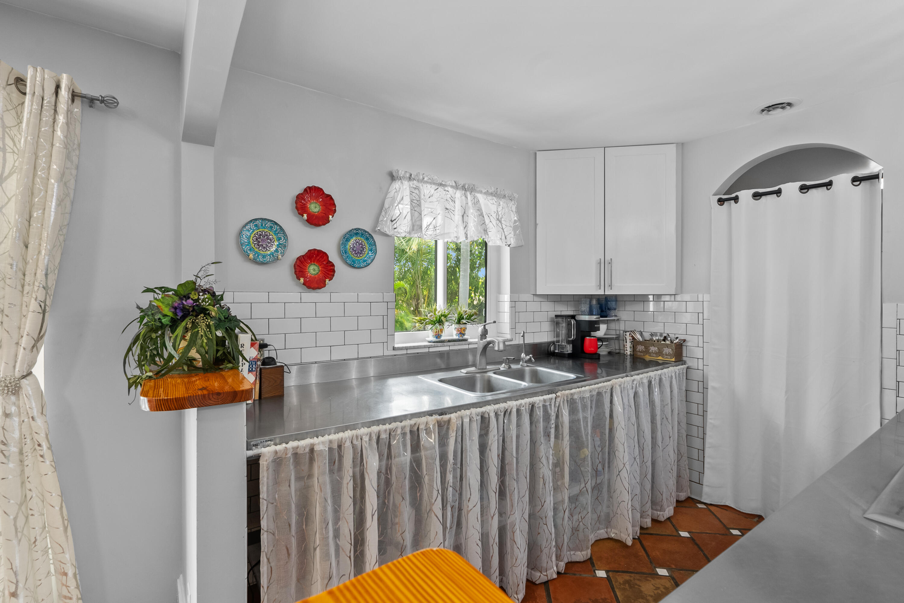 8711 SE Eagle Avenue