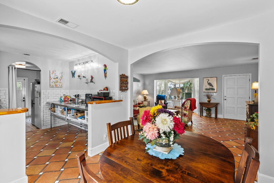 8711 SE Eagle Avenue