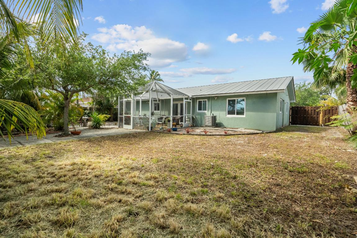 8711 SE Eagle Avenue