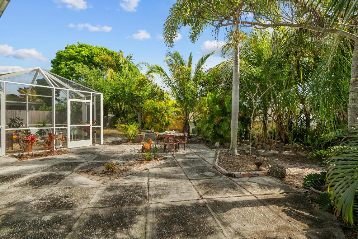 8711 SE Eagle Avenue