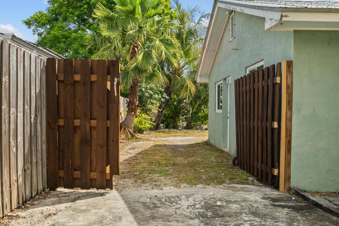 8711 SE Eagle Avenue