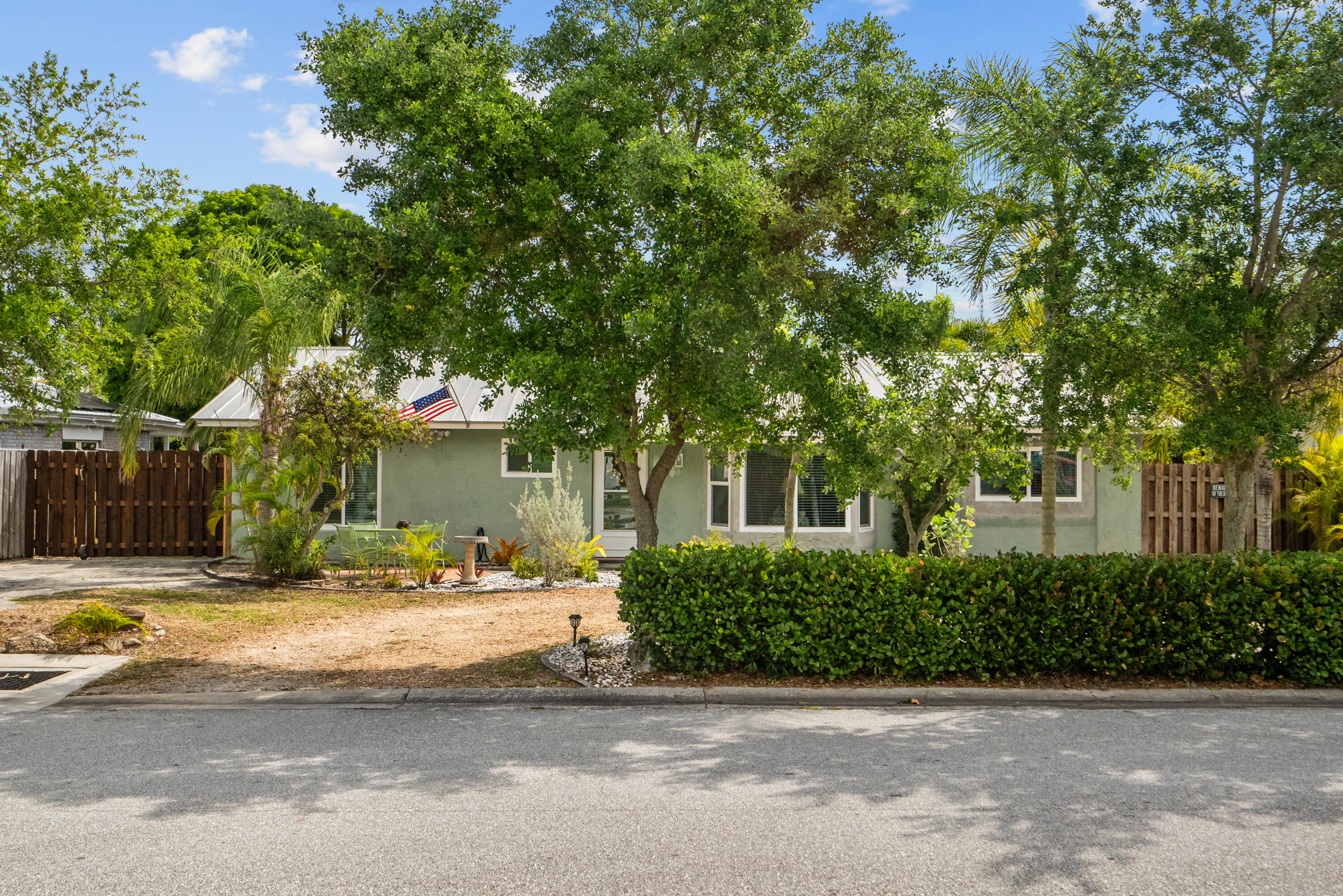 8711 SE Eagle Avenue