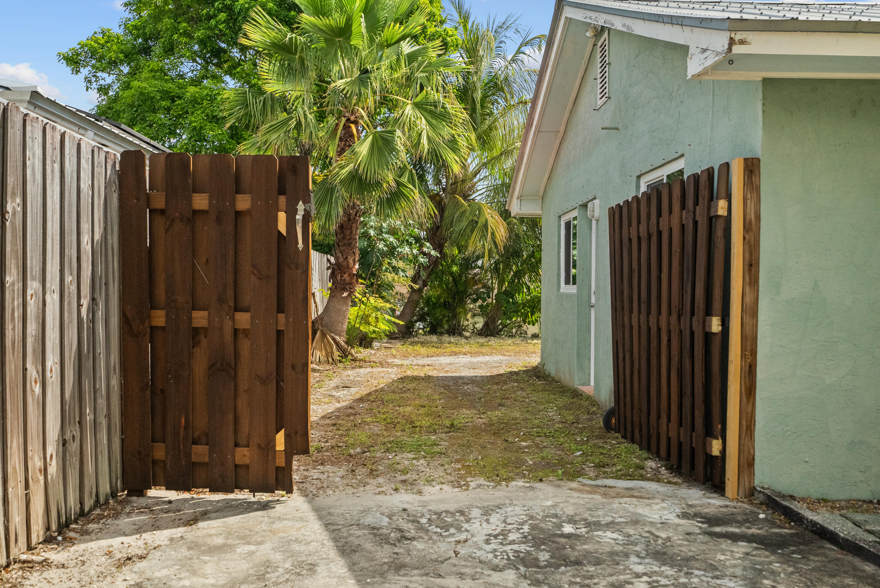 8711 SE Eagle Avenue