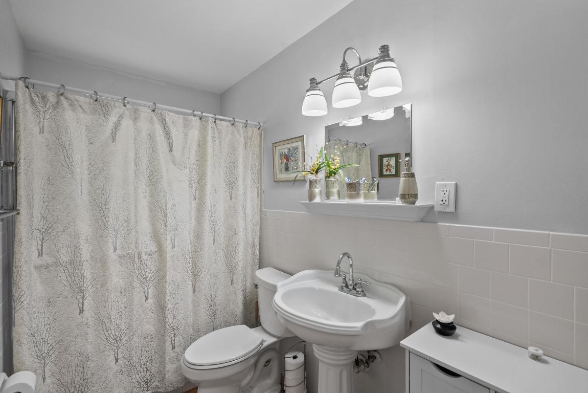 8711 SE Eagle Avenue