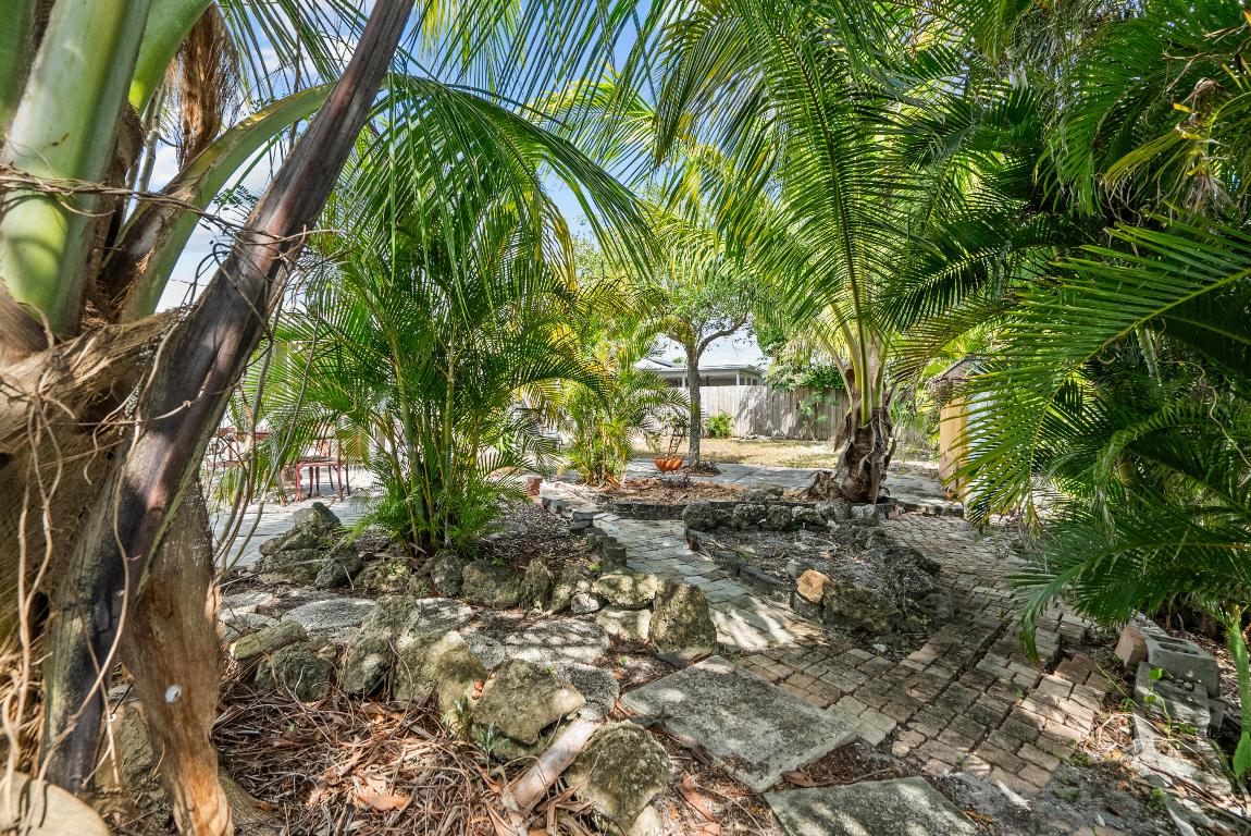 8711 SE Eagle Avenue