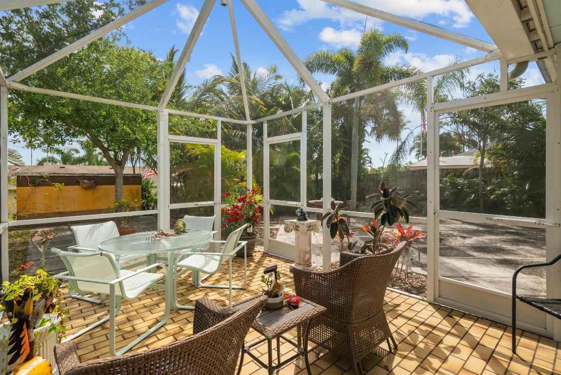 8711 SE Eagle Avenue