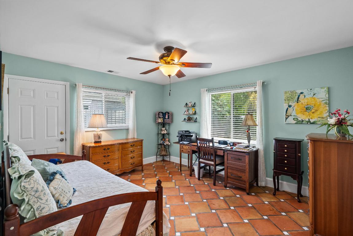 8711 SE Eagle Avenue