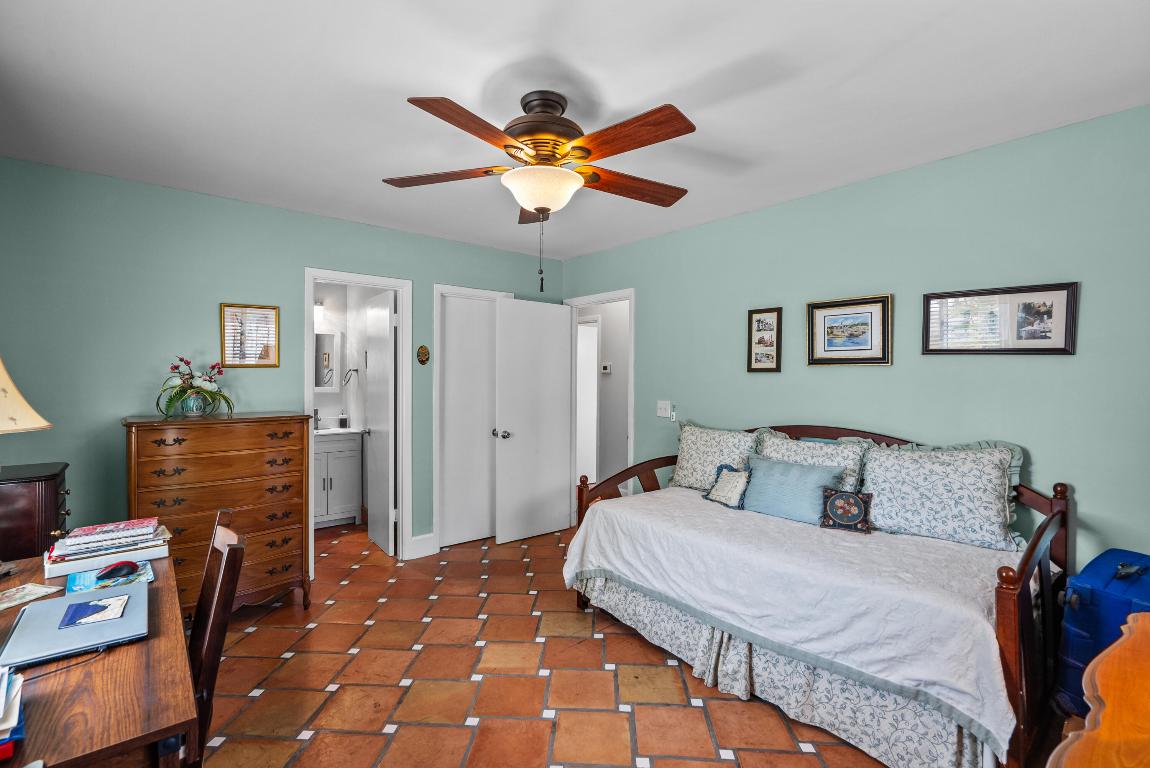 8711 SE Eagle Avenue