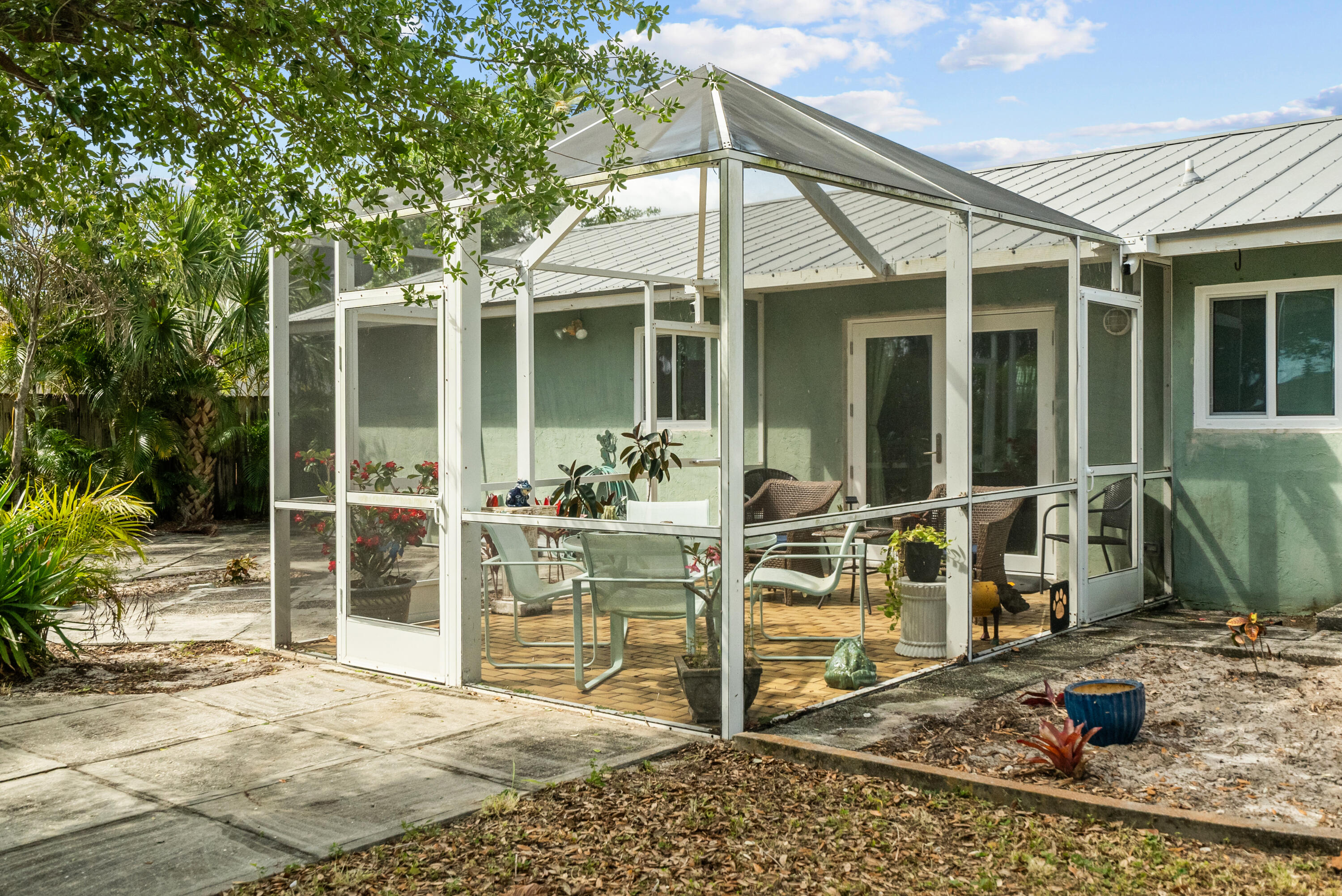 8711 SE Eagle Avenue