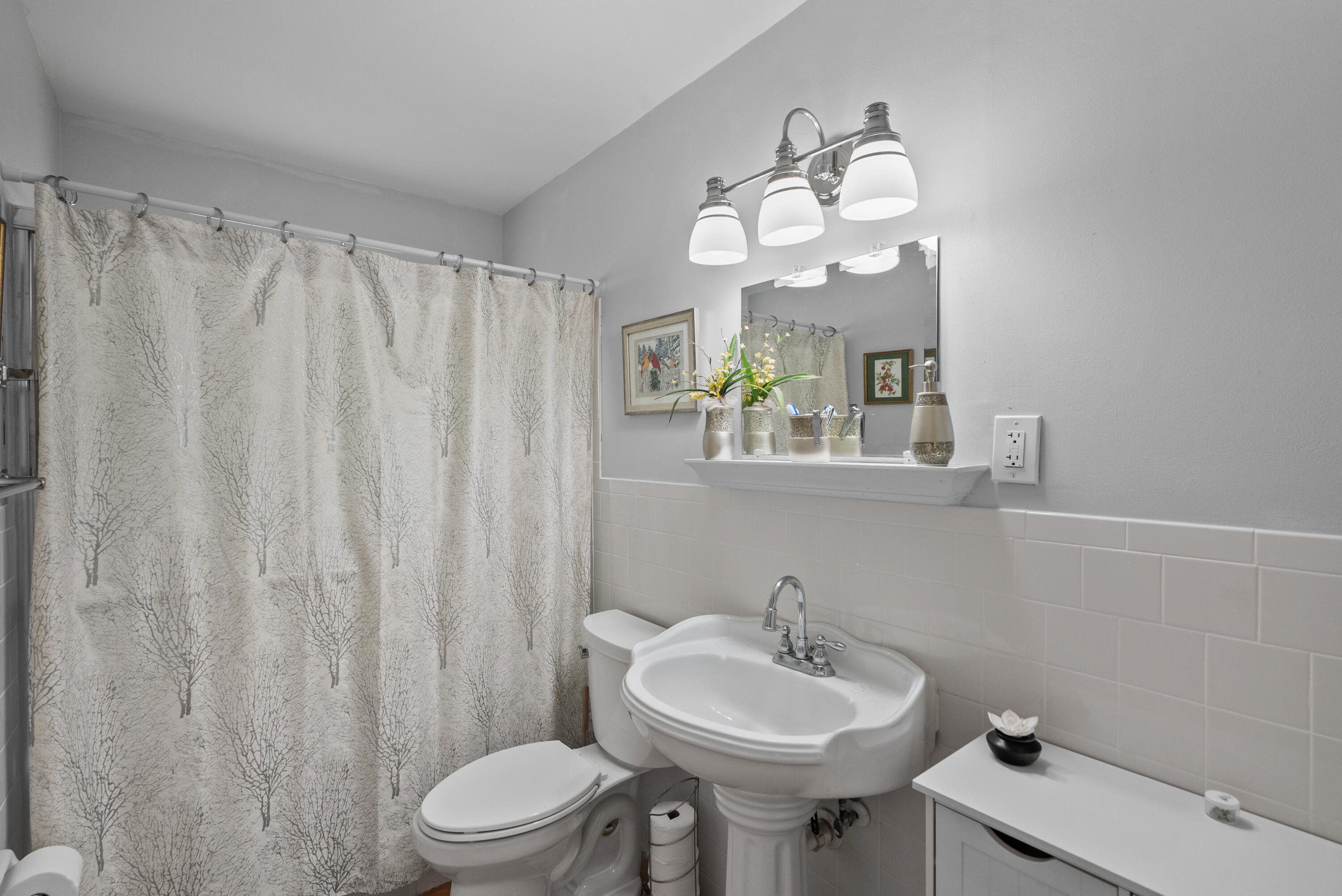 8711 SE Eagle Avenue