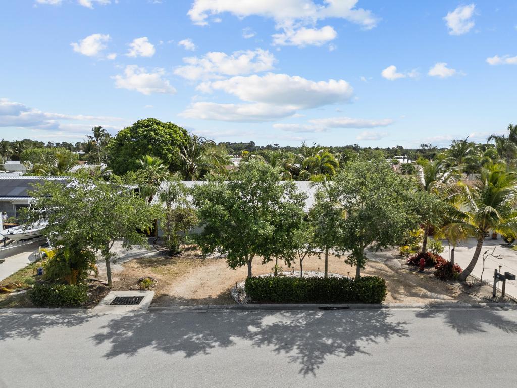 8711 SE Eagle Avenue