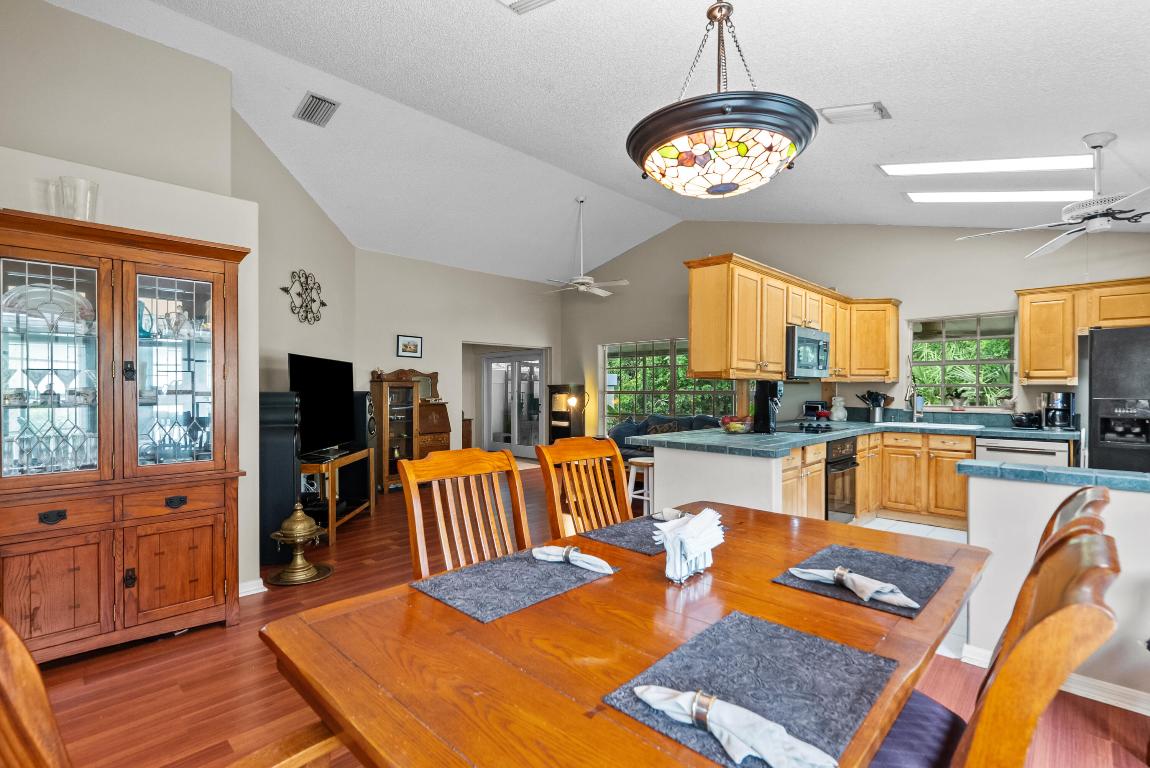 2089 SW Olympic Club Terrace