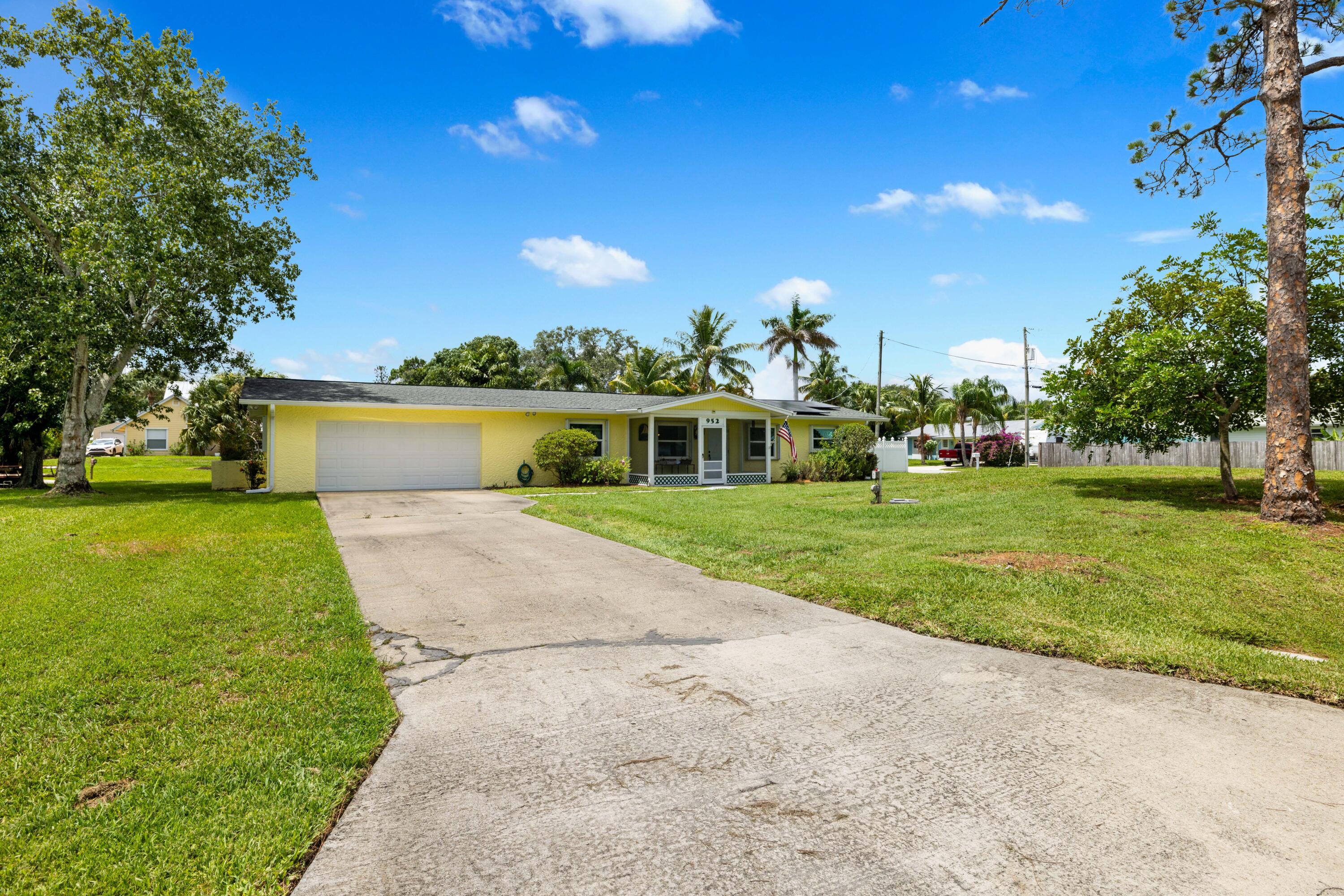 952 SW 37th Terrace