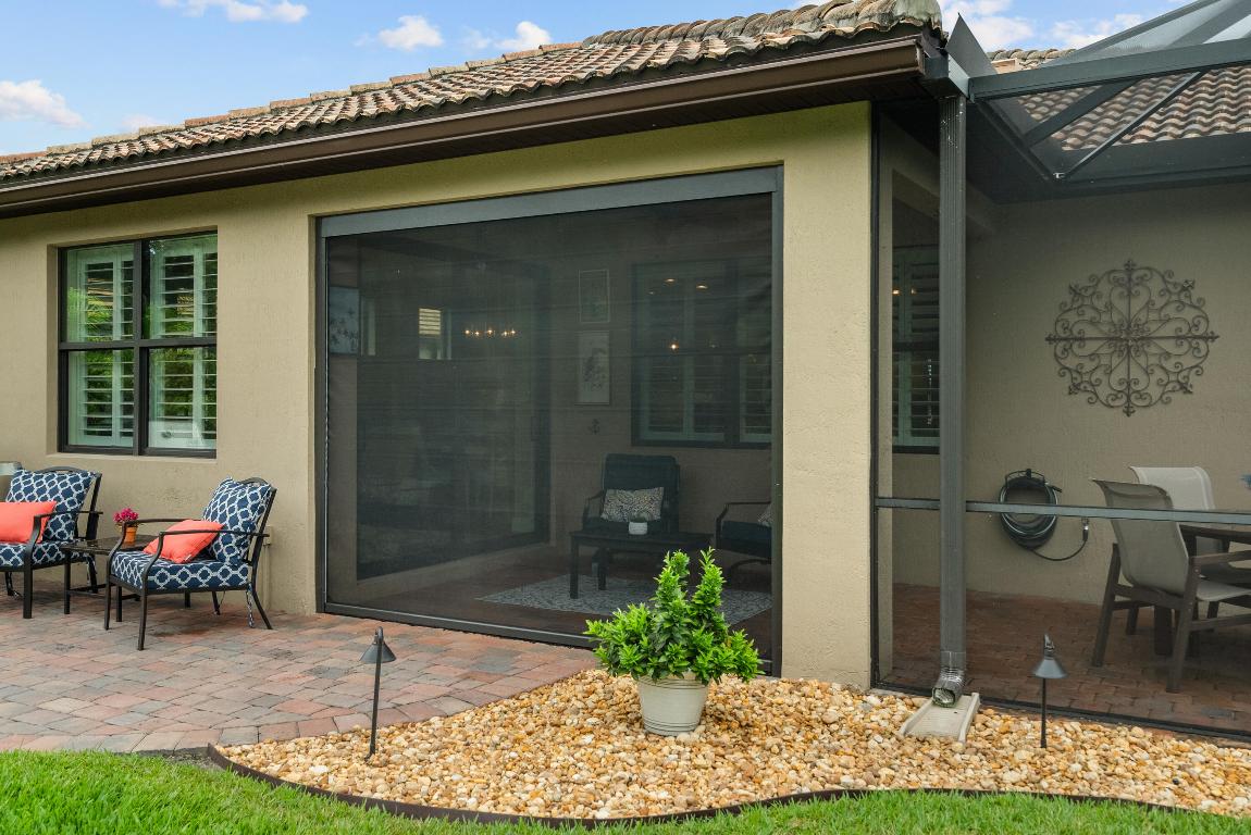 453 SE Bancroft Court