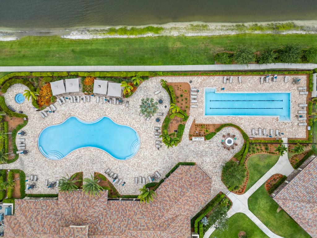 453 SE Bancroft Court