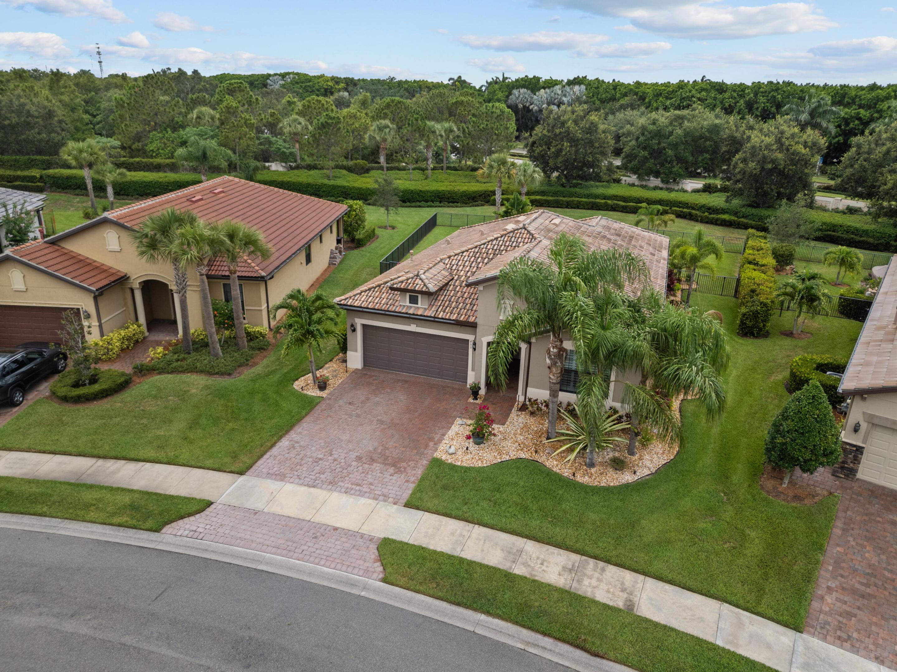 453 SE Bancroft Court