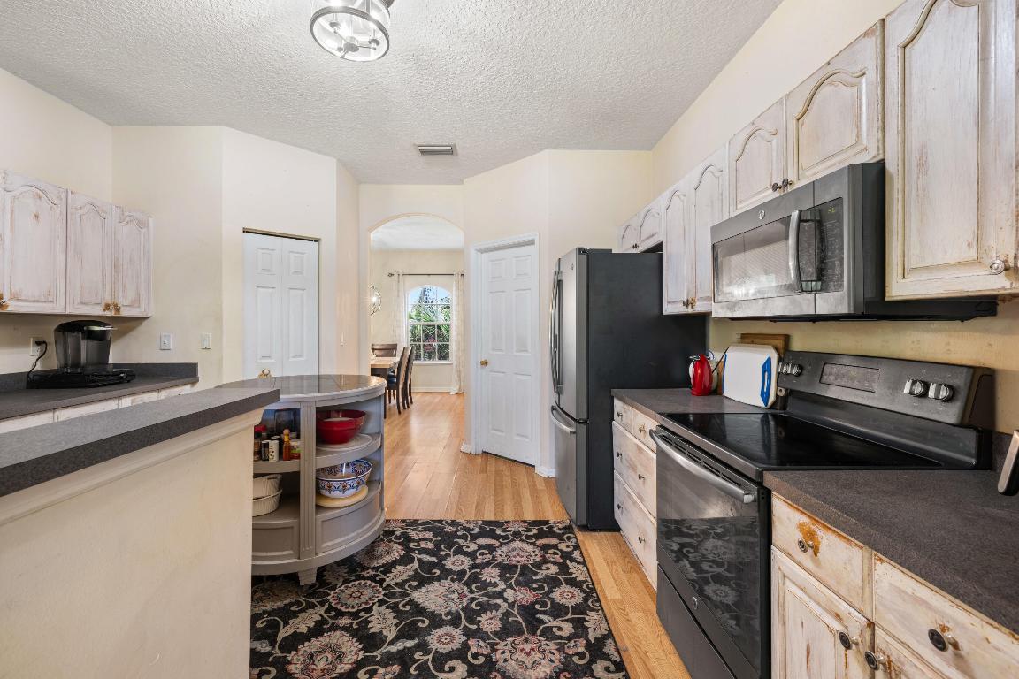 2409 SE Rival Avenue