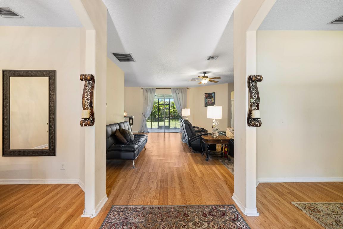 2409 SE Rival Avenue