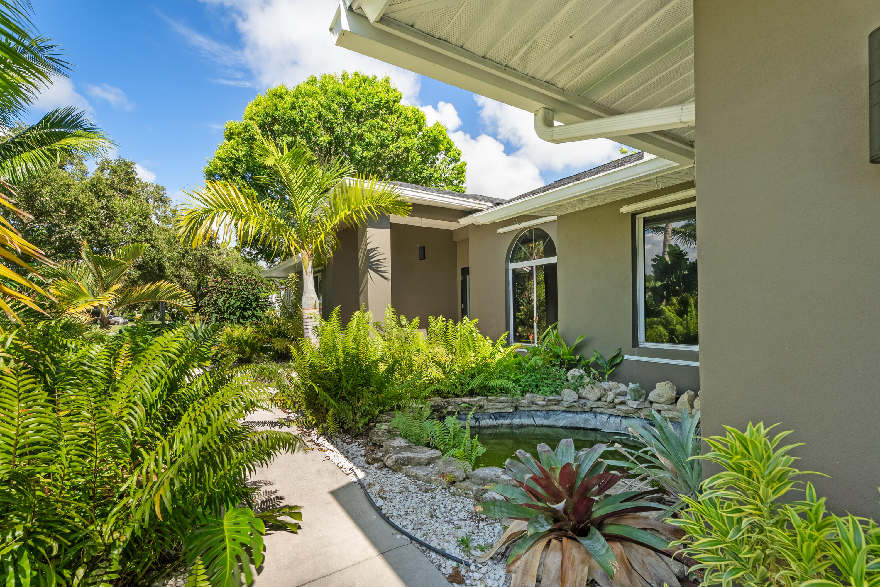 3082 NE Ivy Lane