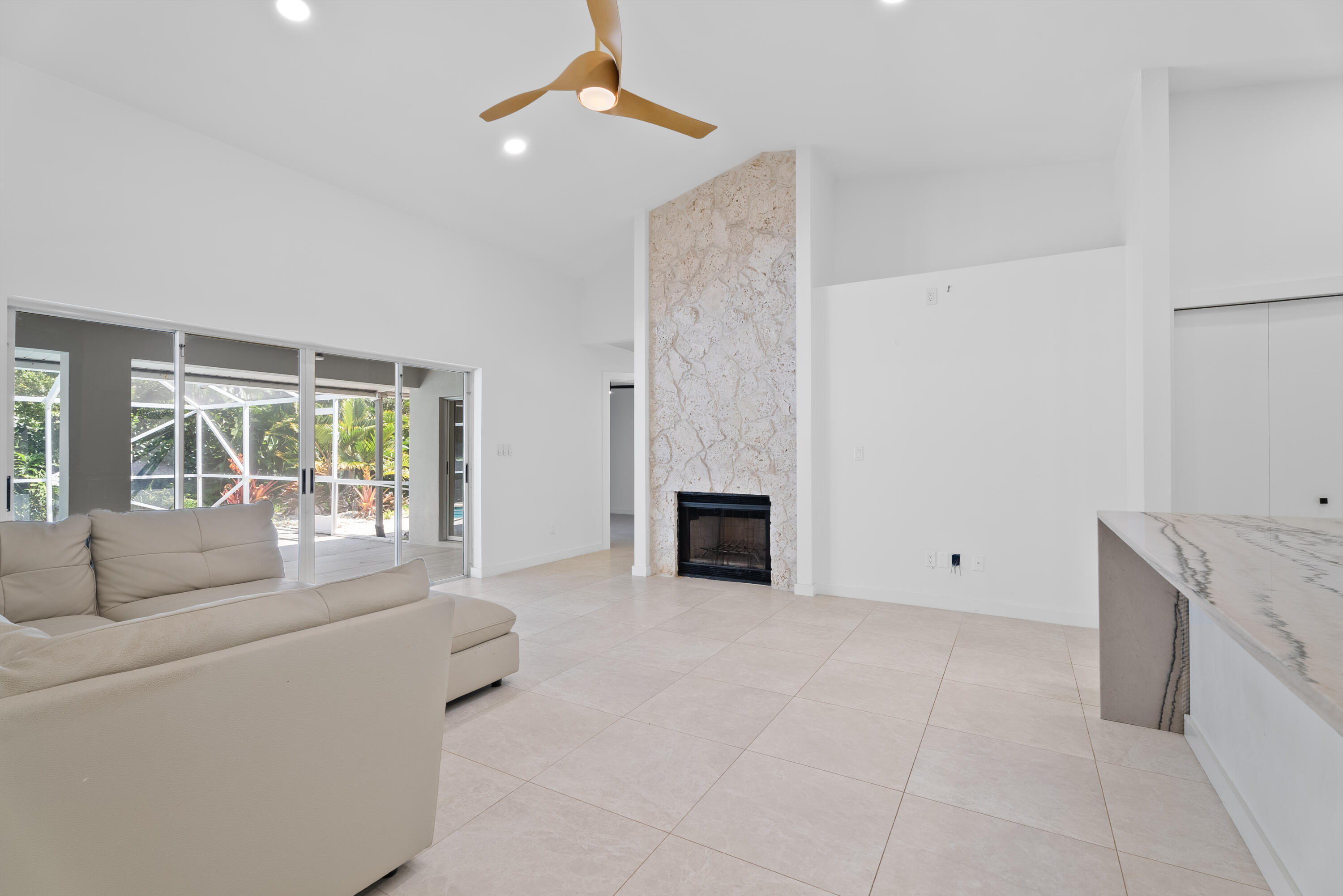 3082 NE Ivy Lane